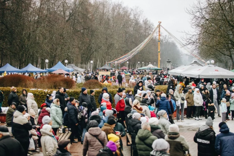 Масленицу в бобруйском горпарке отмечают 22 февраля. Снова без живого петуха