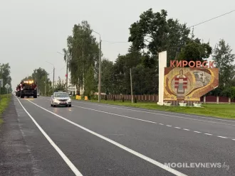 Свое убрали - поможем соседям: кировские и бобруйские механизаторы выдвинулись на помощь Могилевскому району