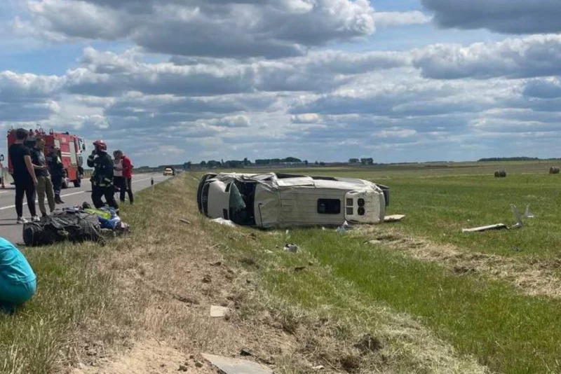 Уголовное дело возбуждено в отношении водителя опрокинувшейся под Бобруйском маршрутки