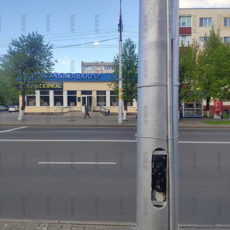 Открыт лючок электропроводки