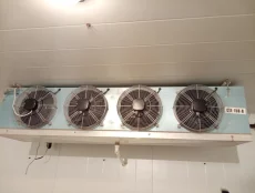 Холодильное оборудование в отличном состоянии с 4 холодильных камер