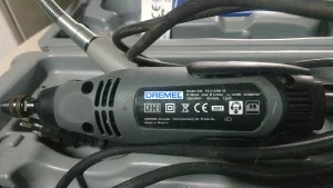 Дремель в кейсе.300р