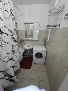 Квартиру, 2 комн., 61 м², этаж 2 из 4