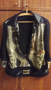 Блузку женскую