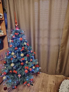 Продам ель искусственная на подставке 1.5 метра