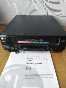 DVD плеер и кассетный видео плеер