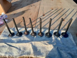 Комплект впускных и выпускных клапанов к Mercedes Sprinter, 1997г. 2.3