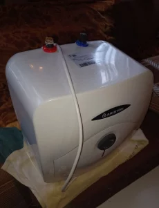 Накопительный водонагреватель Ariston Andris R 15U