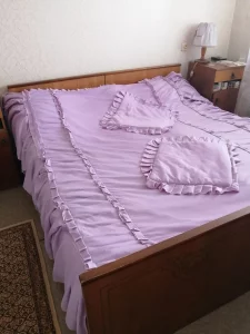 Двуспальная кровать 100 рублей