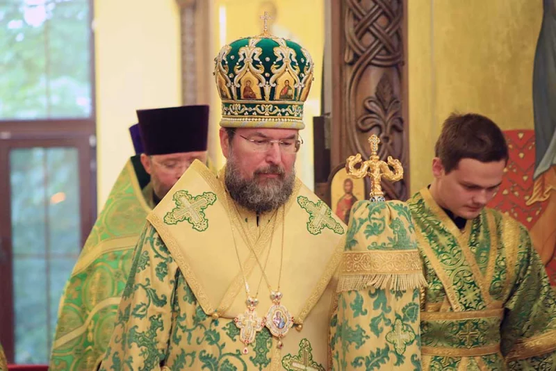Епископ Бобруйский и Быховский Серафим совершил всенощное бдение в Никольском кафедральном соборе в канун празднования дня Святой Троицы