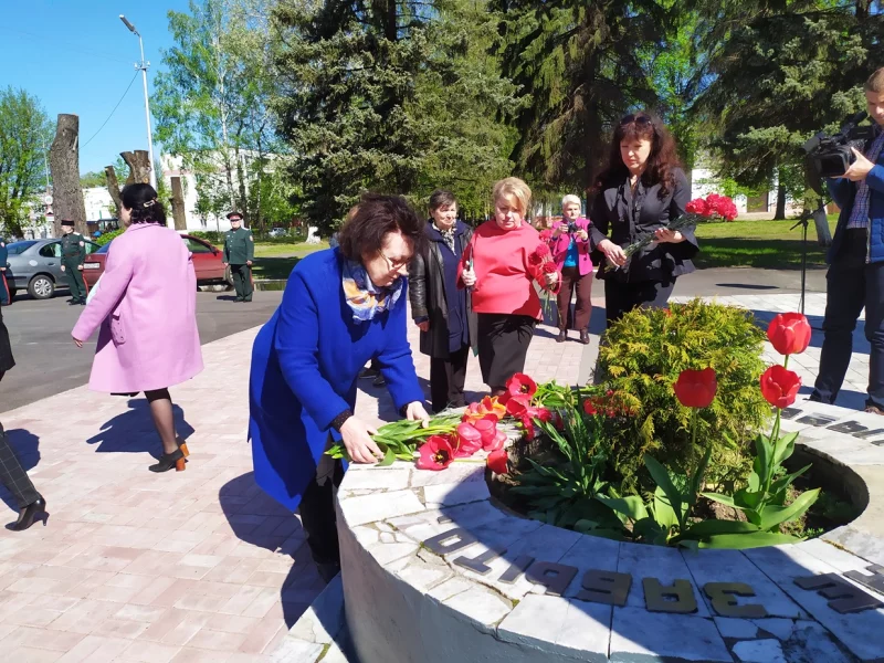 У стеллы "Павшим фандоковцам" прошёл митинг памяти