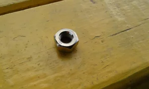 Гайки М10х1 самоконтрящие, 9руб за 100шт
