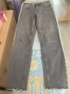 Продам женские фирменные джинсы