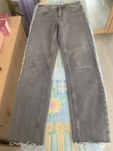 Продам женские фирменные джинсы