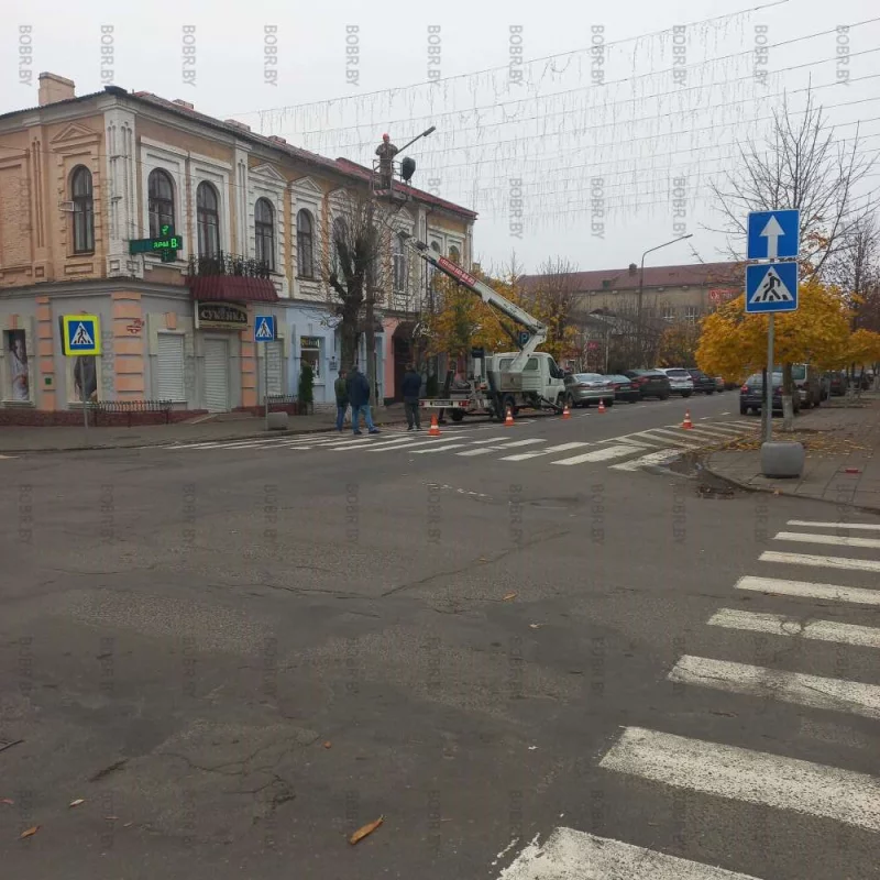 1 работает, четверо стоит. Всем папяцот