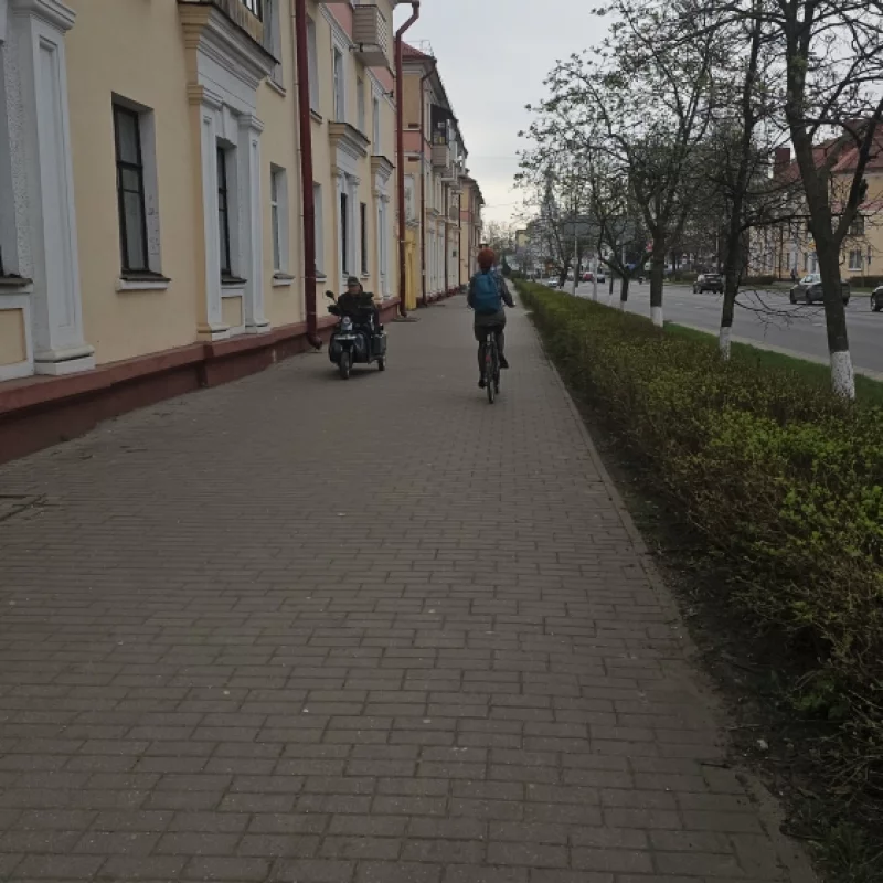 Разве таким трехколесным электромопедам место на тротуарах?
