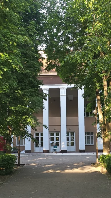 Дом офицеров перекрасили