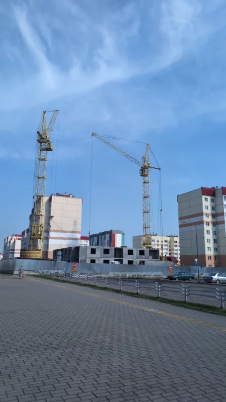 У нововстроя рядом с Техасом уже два этажа