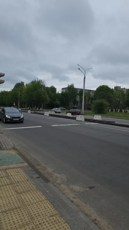 На Гагарина обустраивают разделительную полосу