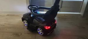 Детская машинка Каталка, толокар RiverToys Mercedes-Benz GL63