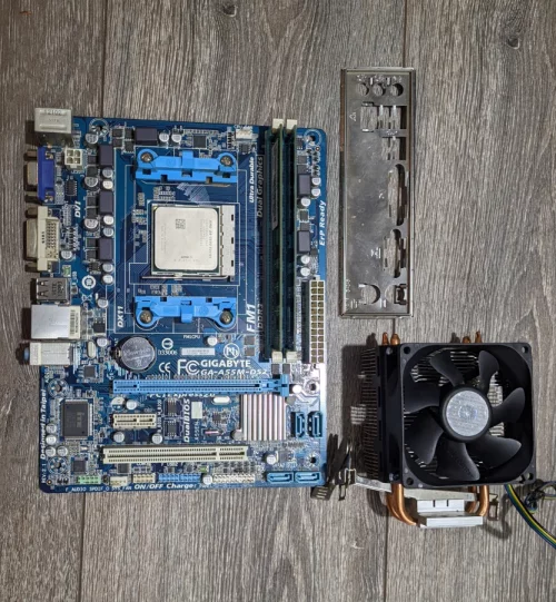 Материнская плата с AMD A8