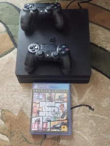 Игровую приставку