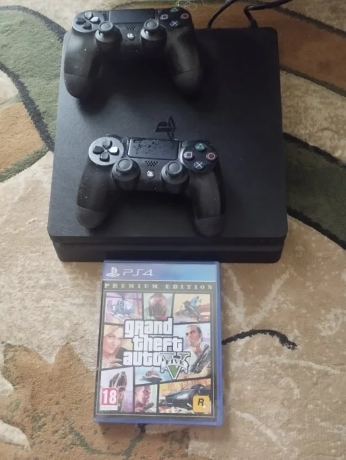 Игровую приставку