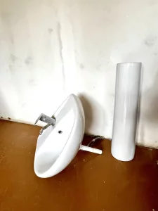 Умывальник с пьедесталом