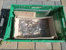Полки металлические, держатели и стекла для кондитерских стелажей