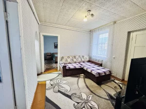 Благоустроенный кирпичный дом с коммуникациями