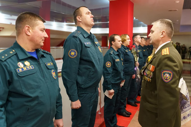 Присяга спасателей и вручение наград. Как отметили свой профессиональный праздник спасатели бобруйщины