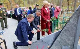 Память в граните: в Броже Бобруйского района открыли обновлённый мемориал советским лётчикам
