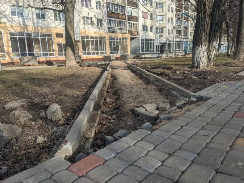 Прощай, бездорожье: возобновлены работы в сквере Дружбы народов