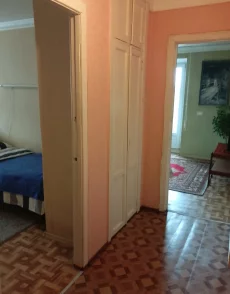 Двухкомнатную квартиру на длительный срок