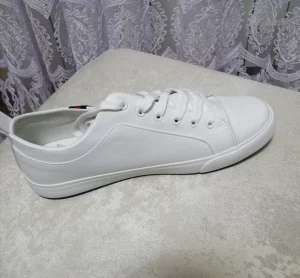 Кроссовки