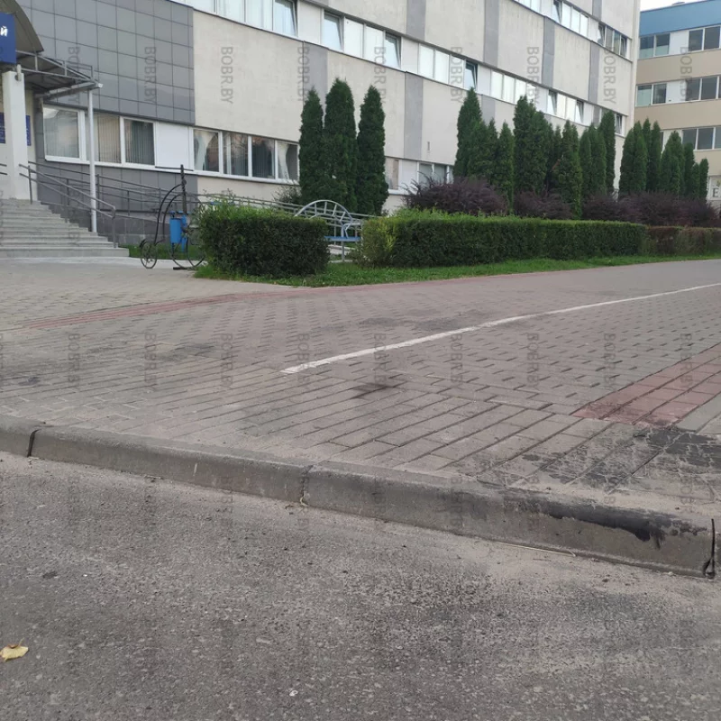 Качество безбарьерной среды и велосипедных дорожек в городе Бобруйске. Про занижение бордюров в ЖЭУ наверное забыли?