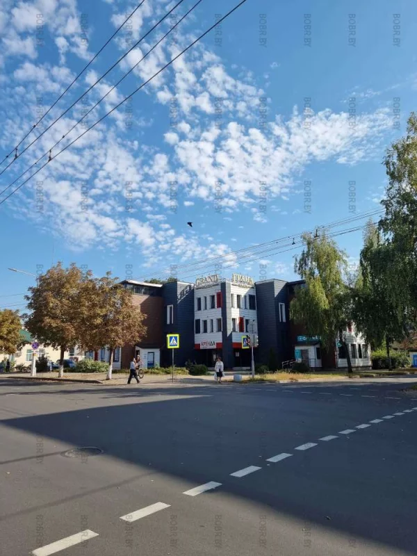 По мнению жителей, Одно из самых некрасивых зданий города.