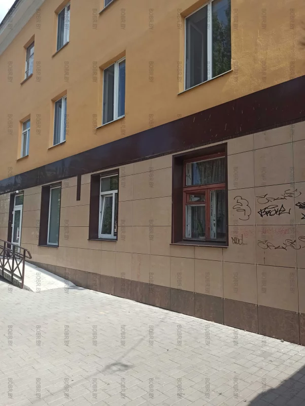 Новый объект аренды уже успели разрисовать местные художники
