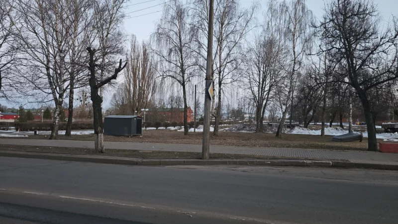 Привезли времянку и забор. Наверное будут начинать строить жилой дом возле Мяты