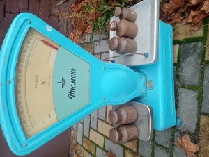 Весы торговые 10 кг с комплектом гирь в отличном состоянии