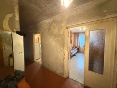 Просторная 4-комн. квартира напротив ТЦ "Корона". 37000 у.е