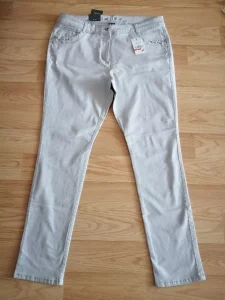 Джинсы новые светлые