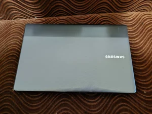 Игровой ноутбук Samsung NP300E5A