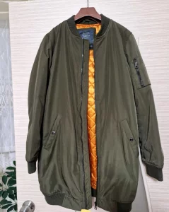 Удлиненная парка Bershka.