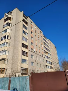 2-комнатная квартира в центре города, 6-й этаж 9-эт. кирп. дома