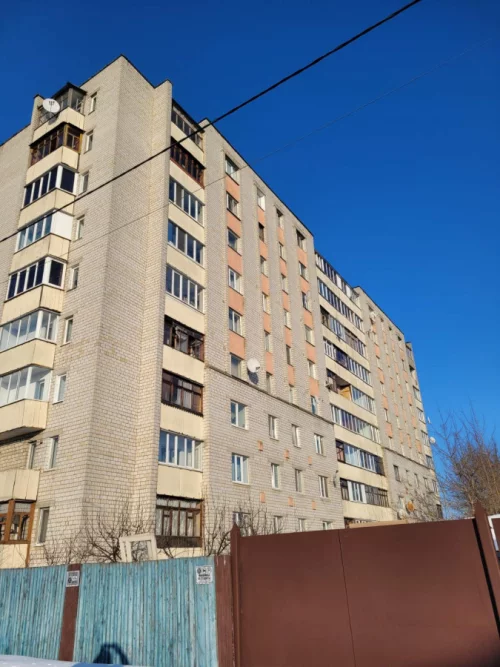 2-комнатная квартира в центре города, 6-й этаж 9-эт. кирп. дома