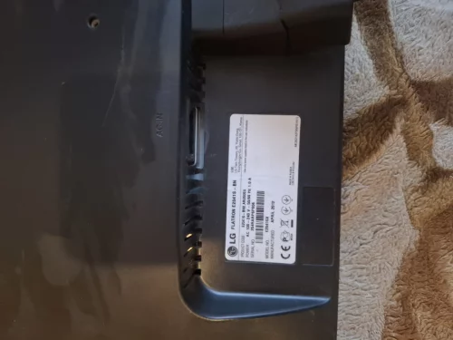 Монитор и системный блок в рабочем состоянии