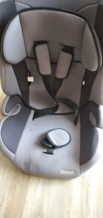 Автомобильное кресло