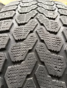 Покрышки зимние 235/65/17 Yokohama