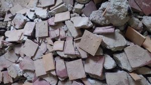 Бой бетона, кирпича в мешках бесплатно